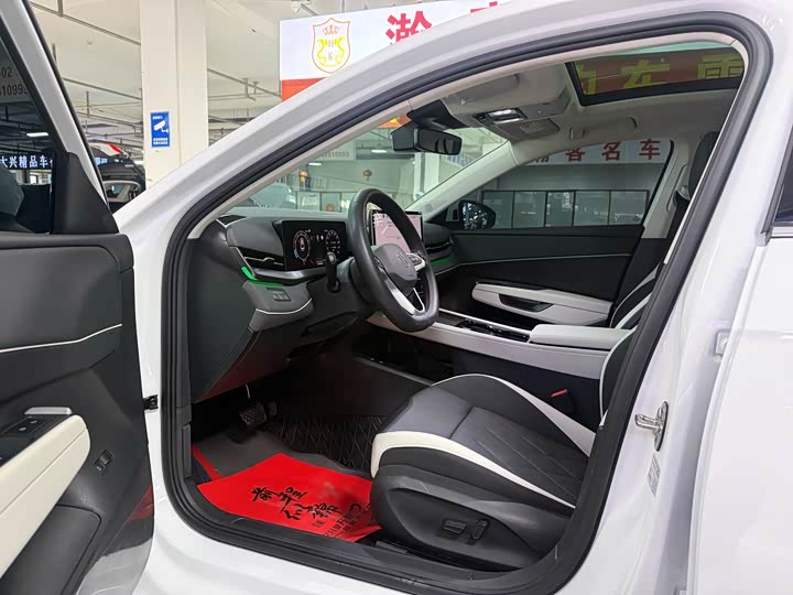 Photo 7 - Volkswagen Sagitar L