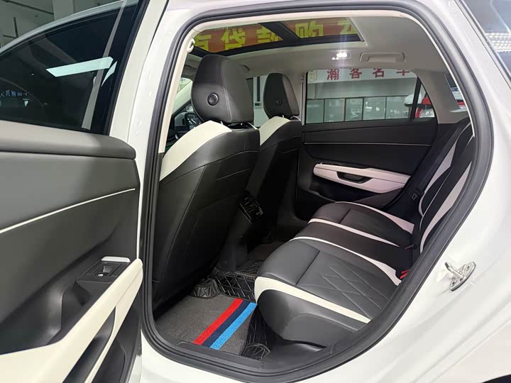 Photo 9 - Volkswagen Sagitar L