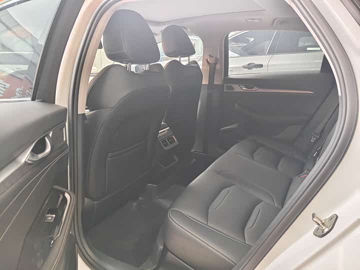 Фото 6 - Geely Preface