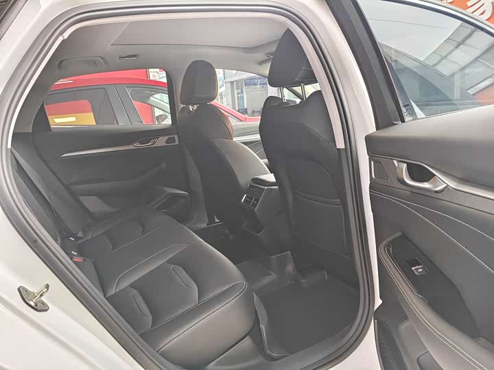 Фото 8 - Geely Preface