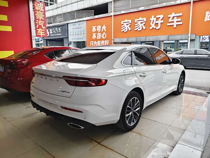 Фото 9 - Geely Preface