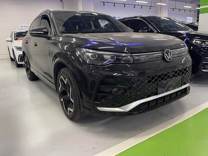 Фото 3 - Volkswagen Tiguan L Pro