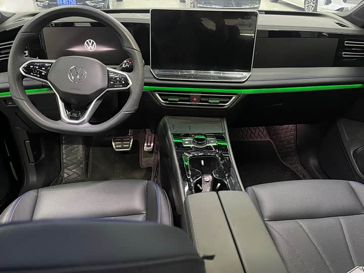 Фото 4 - Volkswagen Tiguan L Pro