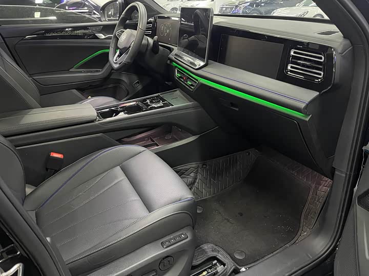 Фото 7 - Volkswagen Tiguan L Pro