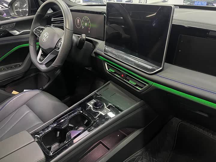 Фото 9 - Volkswagen Tiguan L Pro