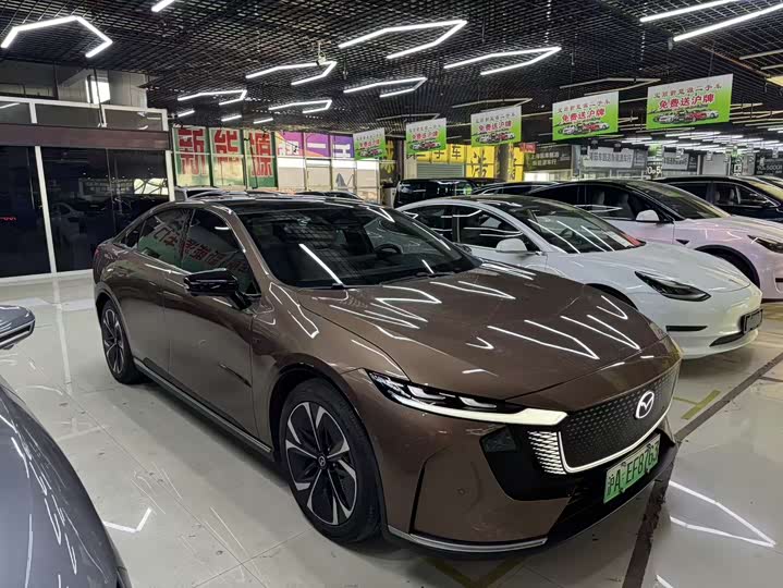 Photo 3 - Mazda EZ-6