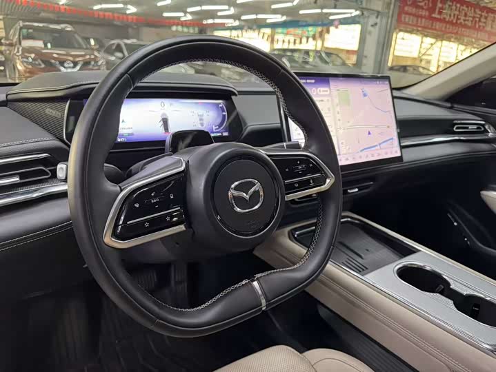 Photo 5 - Mazda EZ-6