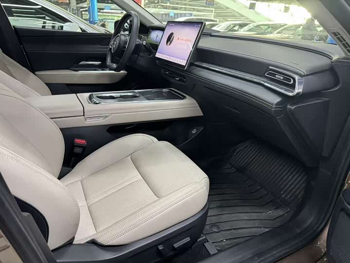 Photo 8 - Mazda EZ-6