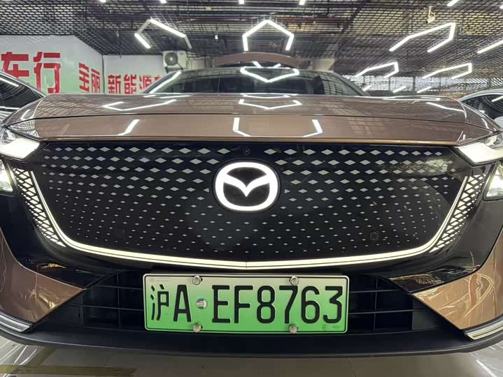 Photo 9 - Mazda EZ-6