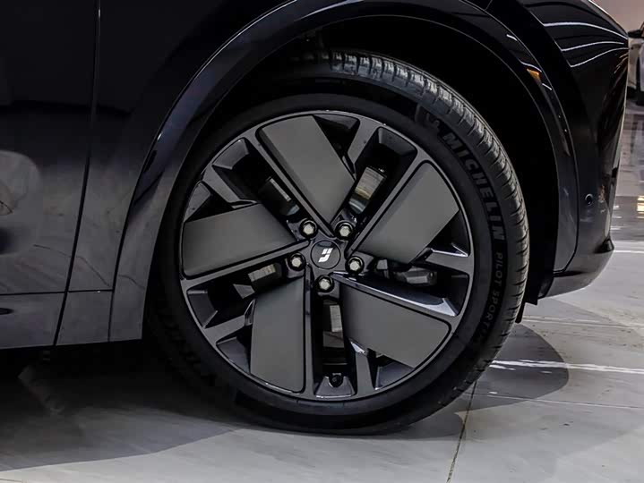 Photo 2 - LiXiang L7