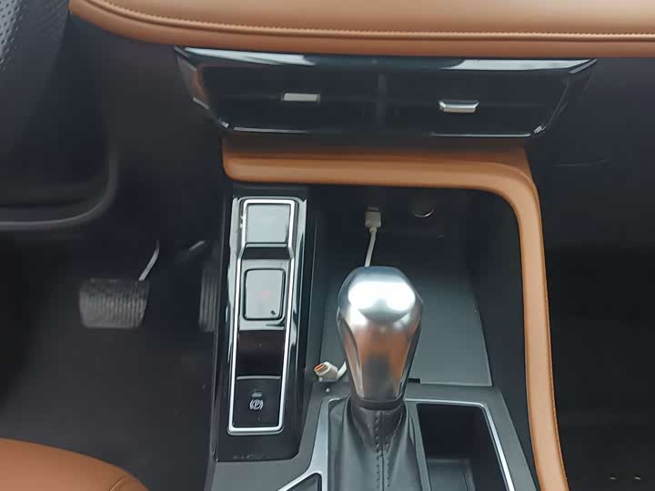 Фото 6 - Roewe i5