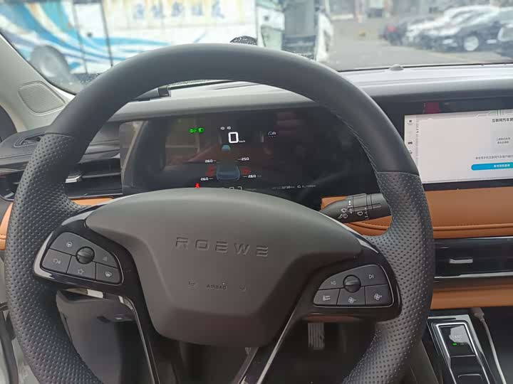 Фото 7 - Roewe i5