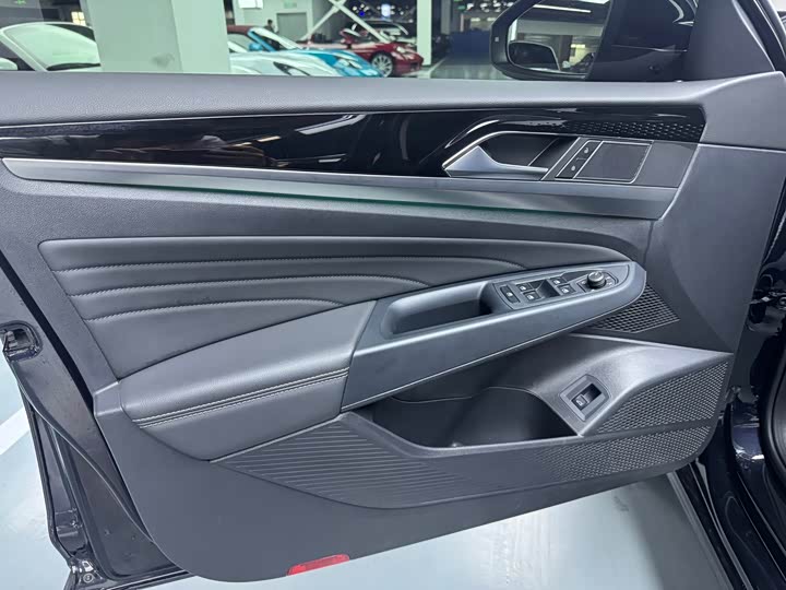 Фото 4 - Volkswagen Passat