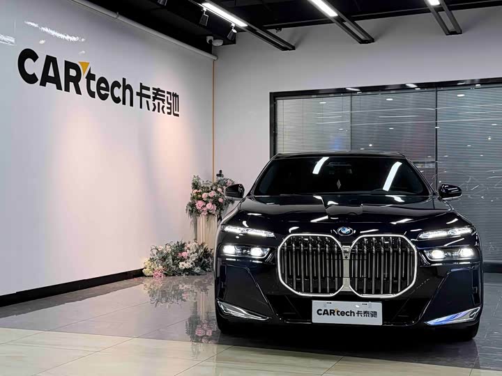 Photo 2 - BMW 7 Series