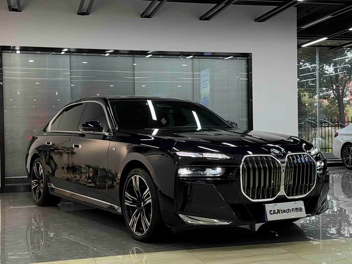 Photo 3 - BMW 7 Series