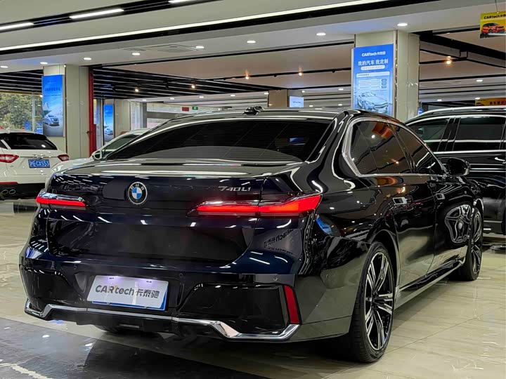 Photo 4 - BMW 7 Series