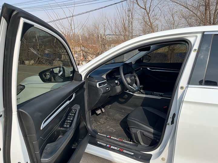 Фото 6 - Geely Emgrand