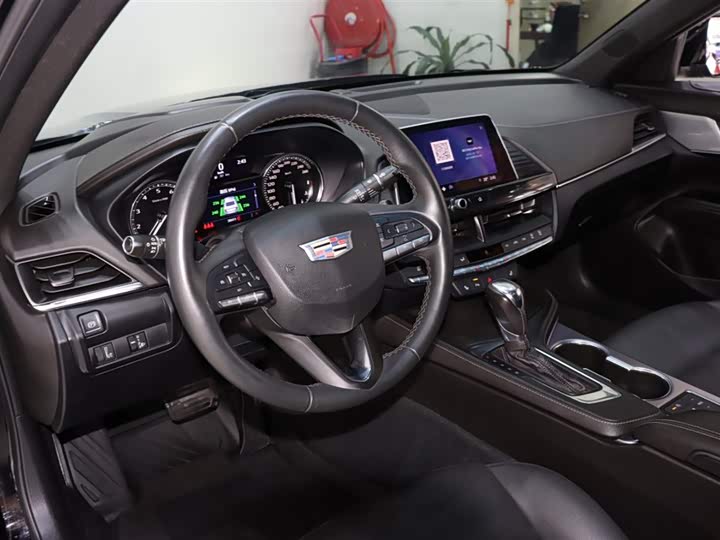 Фото 9 - Cadillac CT4