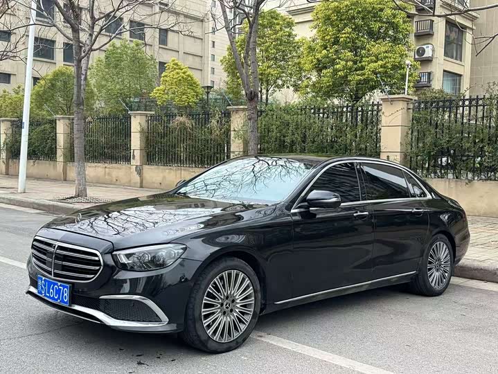 Photo 3 - Mercedes-Benz E-Class