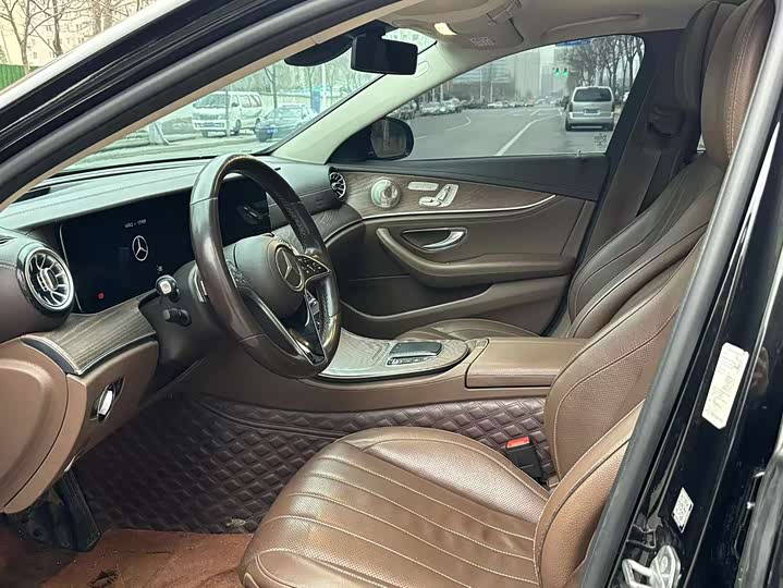 Photo 4 - Mercedes-Benz E-Class