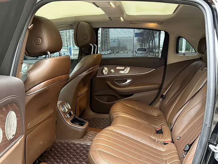 Photo 5 - Mercedes-Benz E-Class