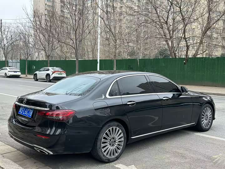 Photo 8 - Mercedes-Benz E-Class