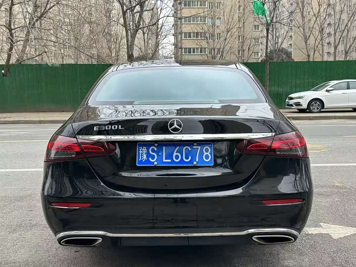 Photo 9 - Mercedes-Benz E-Class