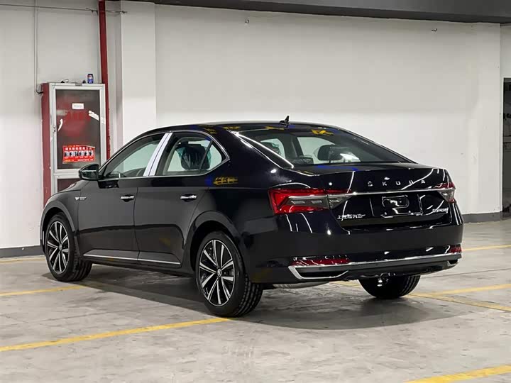 Фото 4 - Skoda Superb