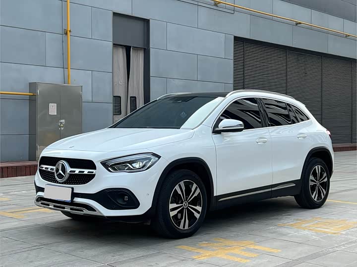 Фото 1 - Mercedes-Benz GLA-Class