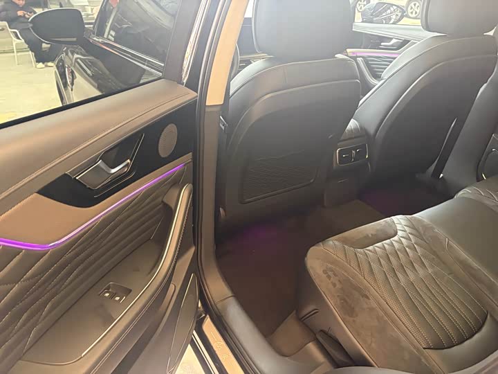 Photo 8 - Hongqi HS5