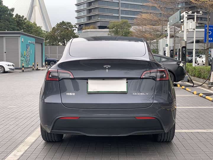 Photo 3 - Tesla Model Y