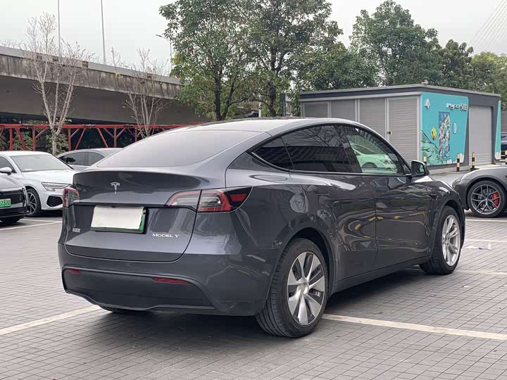 Photo 4 - Tesla Model Y
