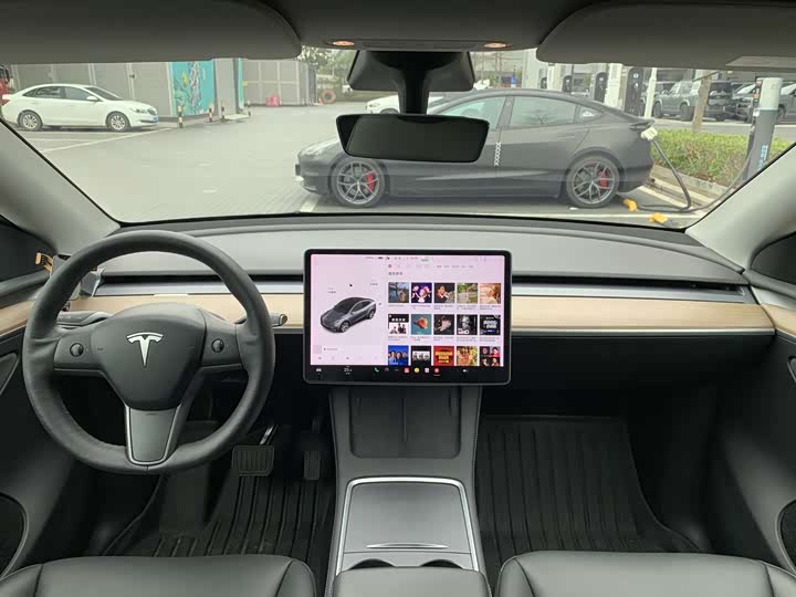 Photo 7 - Tesla Model Y