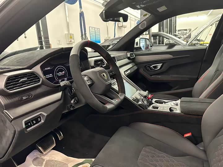 Фото 4 - Lamborghini Urus