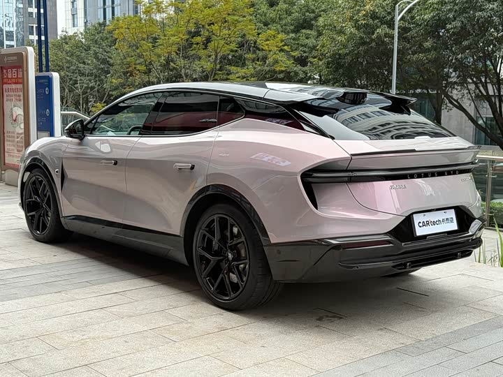 Фото 4 - Lotus Eletre