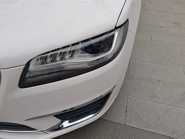 Photo 5 - Lincoln MKZ