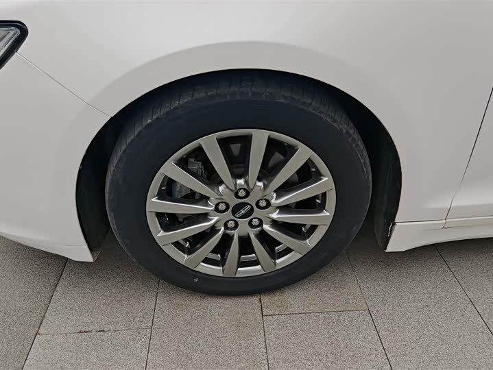 Photo 6 - Lincoln MKZ