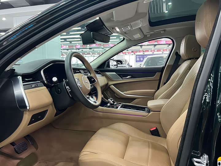 Фото 7 - Jaguar XF L