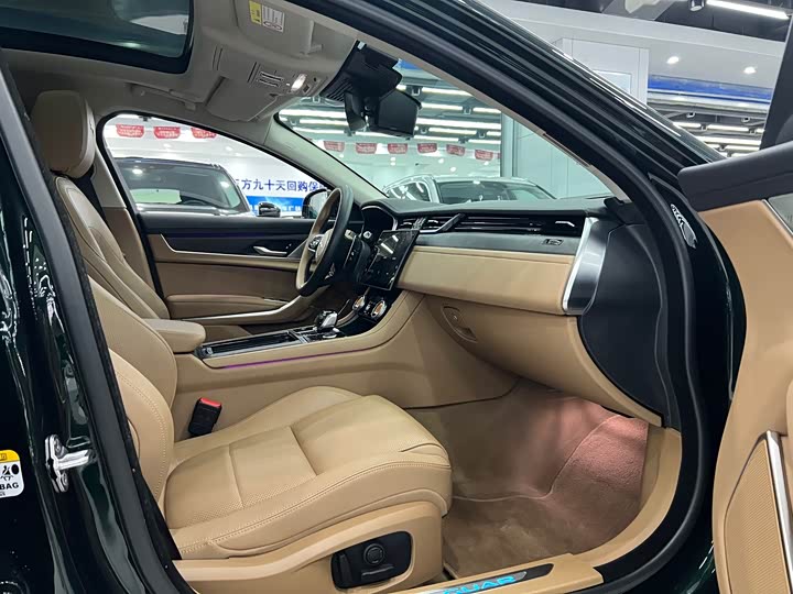 Фото 8 - Jaguar XF L