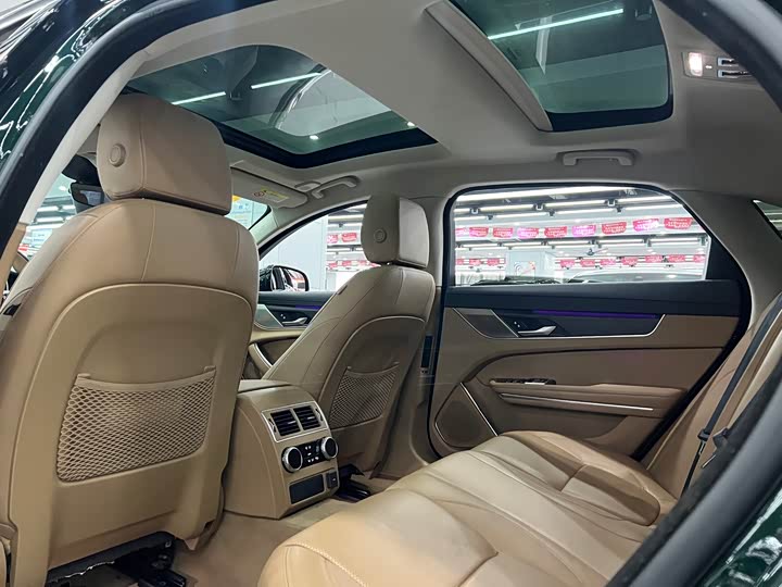 Фото 9 - Jaguar XF L