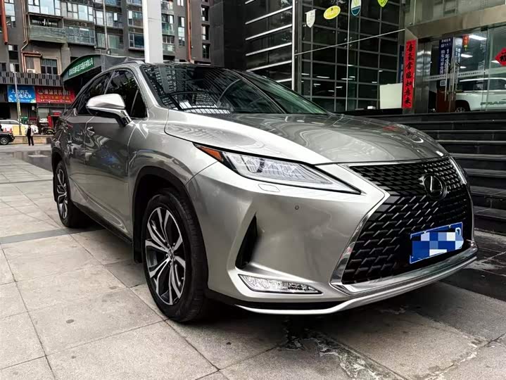 Фото 3 - Lexus RX