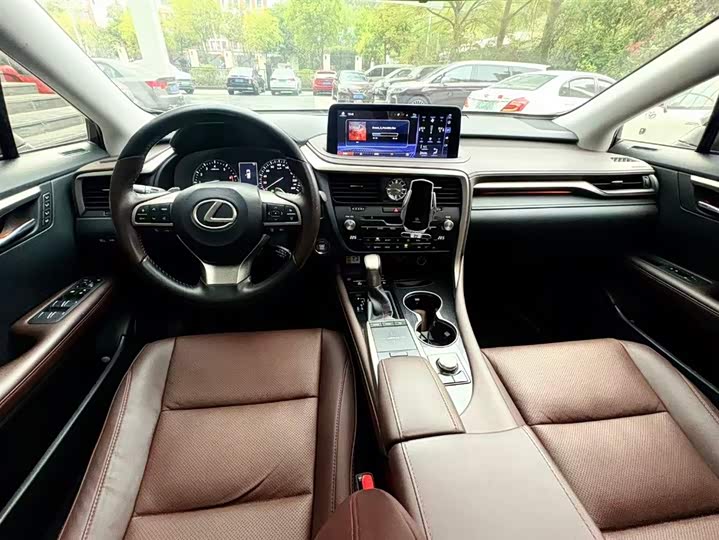 Фото 4 - Lexus RX