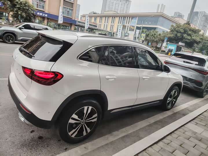 Photo 2 - Mercedes-Benz GLA-Class