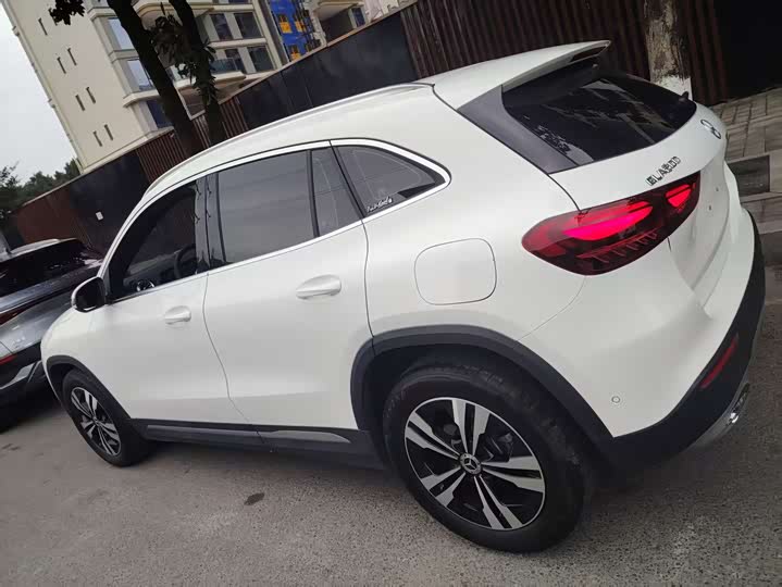 Photo 5 - Mercedes-Benz GLA-Class