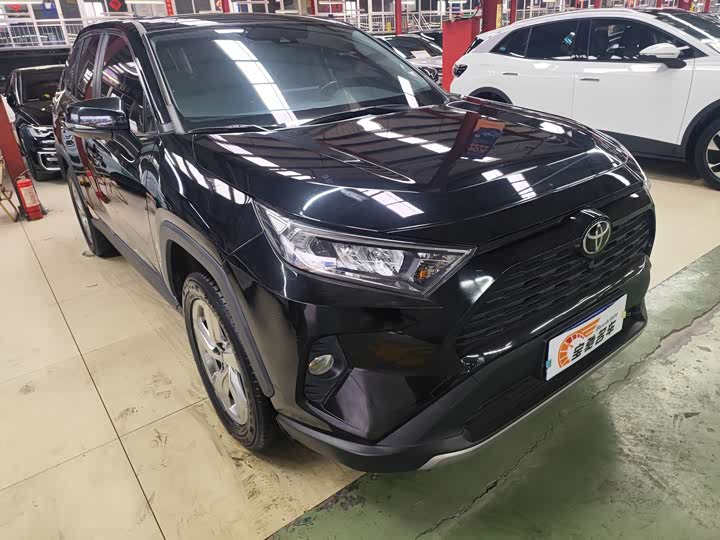 Фото 3 - Toyota RAV4