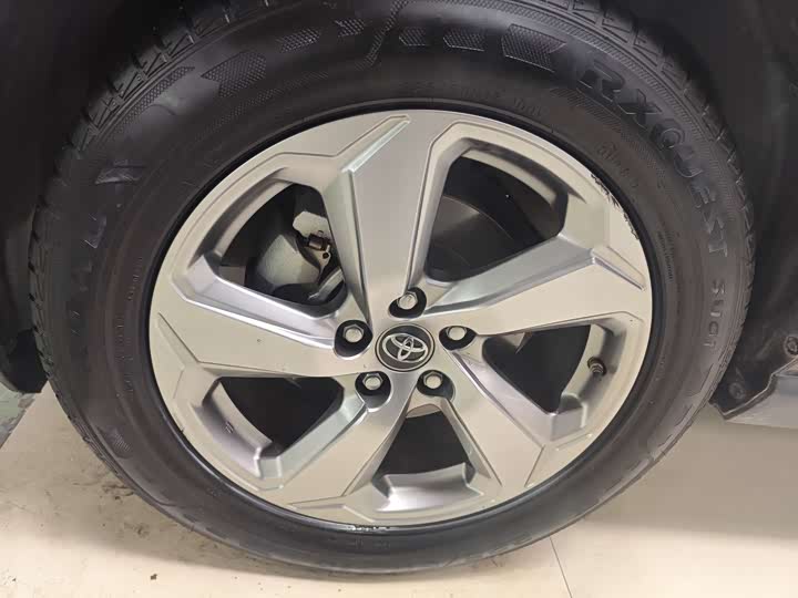 Фото 5 - Toyota RAV4