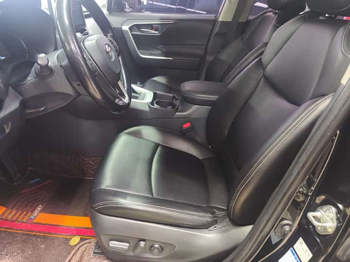 Фото 7 - Toyota RAV4