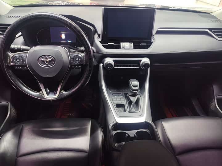 Фото 9 - Toyota RAV4