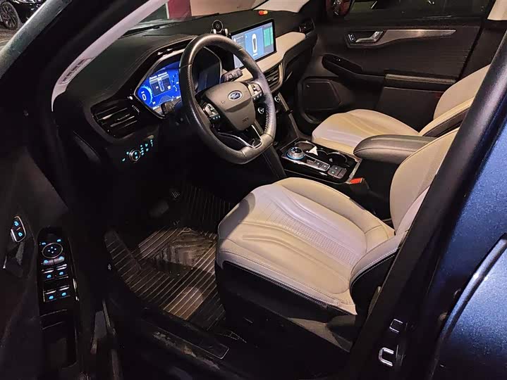 Photo 9 - Ford Escape