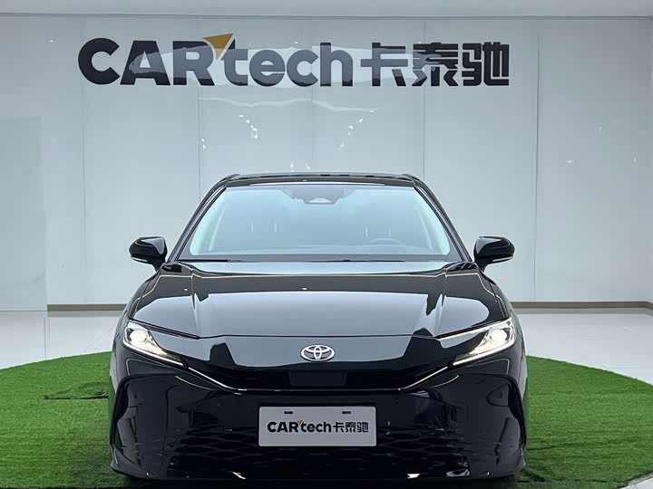 Фото 3 - Toyota Camry